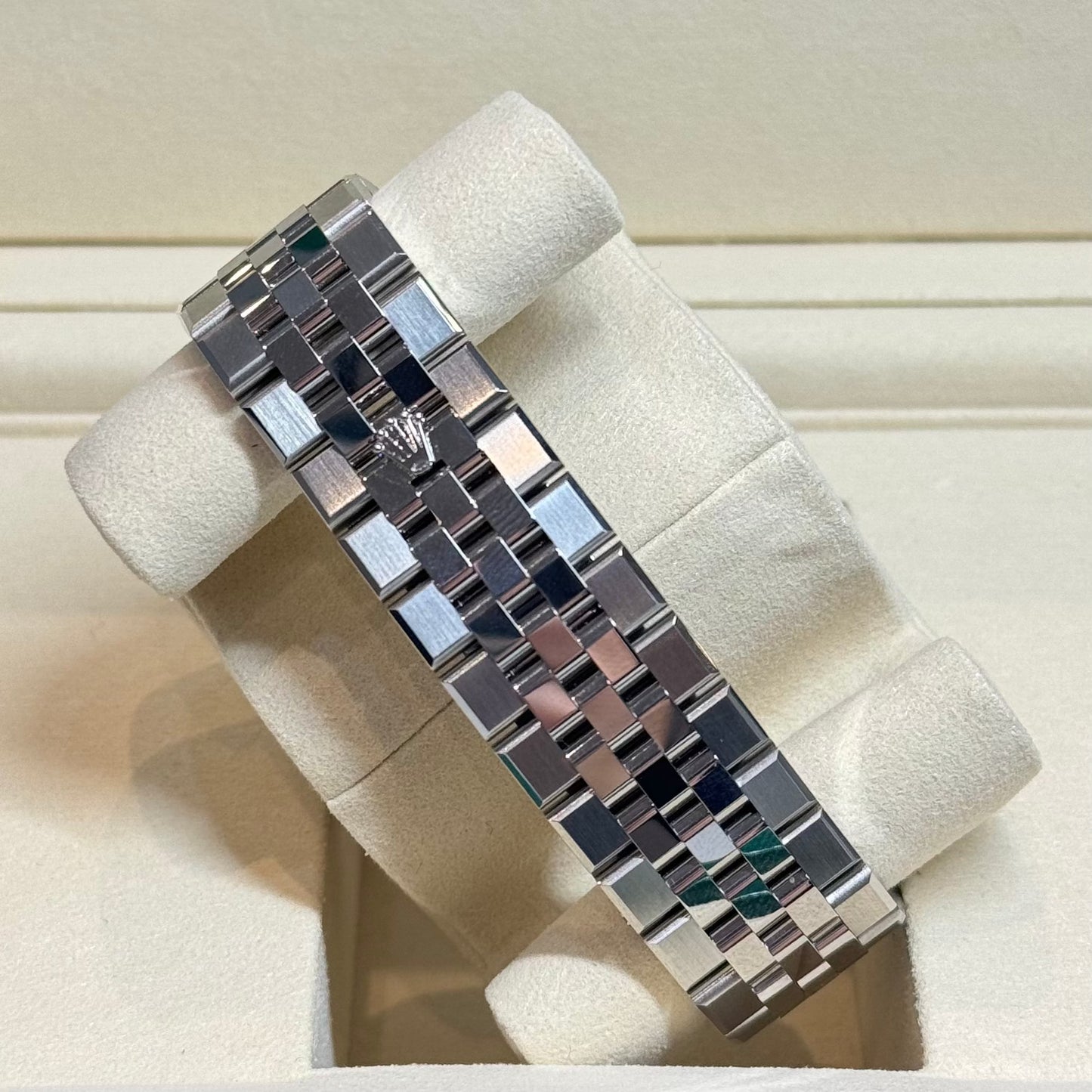 Rolex Land-Dweller 40 Steel 2025 Ref. 127334 Regal - Hatton Garden Jewellers