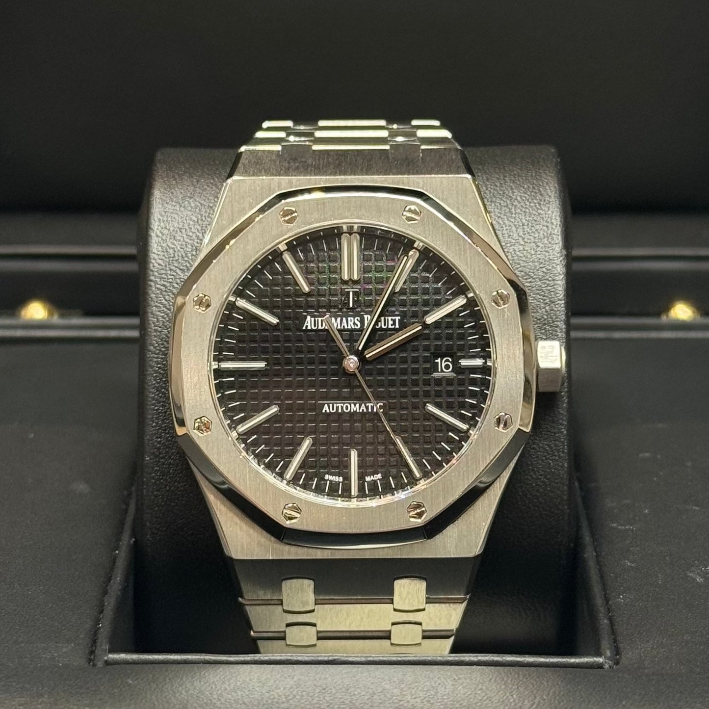 Audemars Piguet Royal Oak Black Dial 2018 Ref. 15400ST Regal - Hatton Garden Jewellers