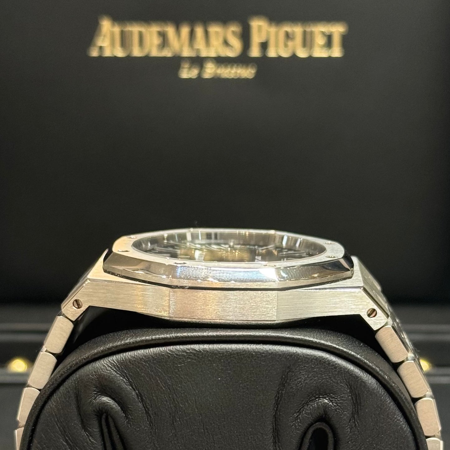 Audemars Piguet Royal Oak Black Dial 2018 Ref. 15400ST Regal - Hatton Garden Jewellers