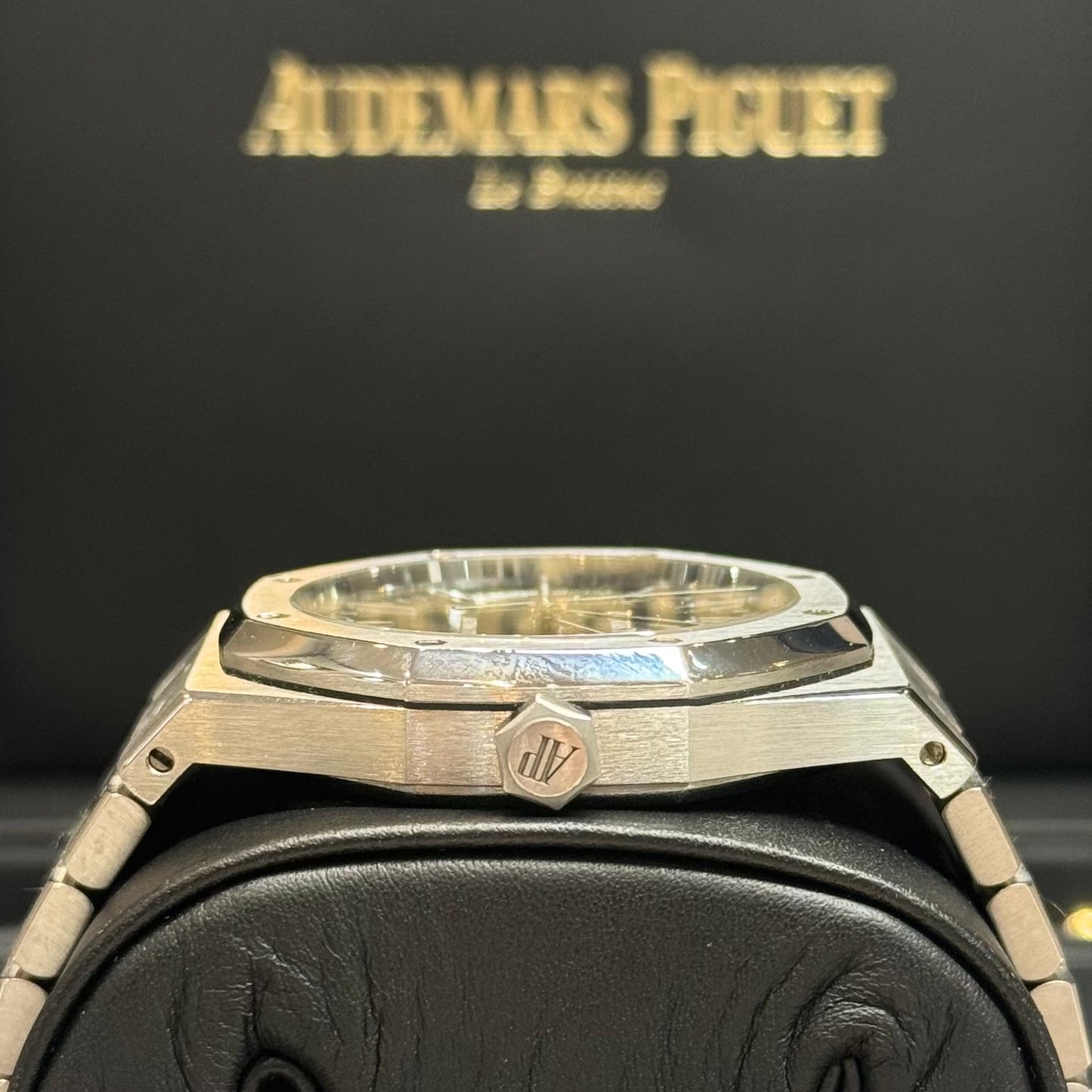 Audemars Piguet Royal Oak Black Dial 2018 Ref. 15400ST Regal - Hatton Garden Jewellers