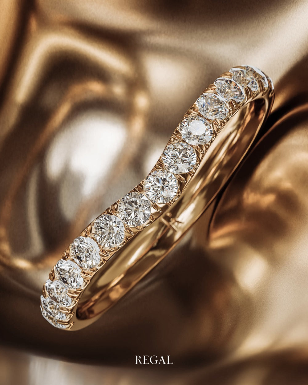 Gold ring with diamonds